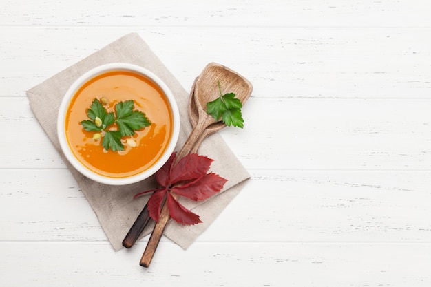 Zupa sezonowa w misce